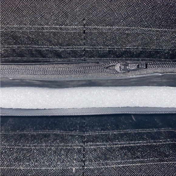 Hello Kitty wristlet wallet - Picture 5 of 5